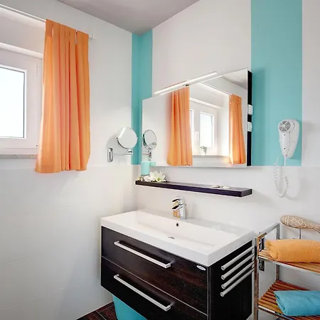 Modern In Novigrad With Pool Bužinija