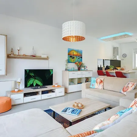 Modern In Novigrad With Pool Buzinija