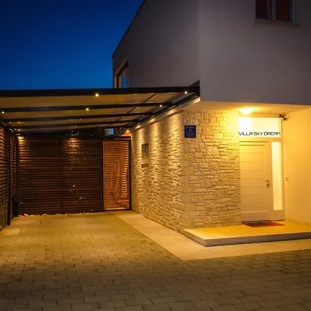 Modern In Novigrad With Pool * Buzinija