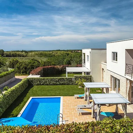 Modern In Novigrad With Pool