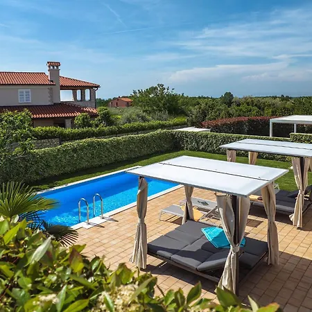 Modern In Novigrad With Pool