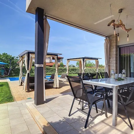 Modern In Novigrad With Pool *